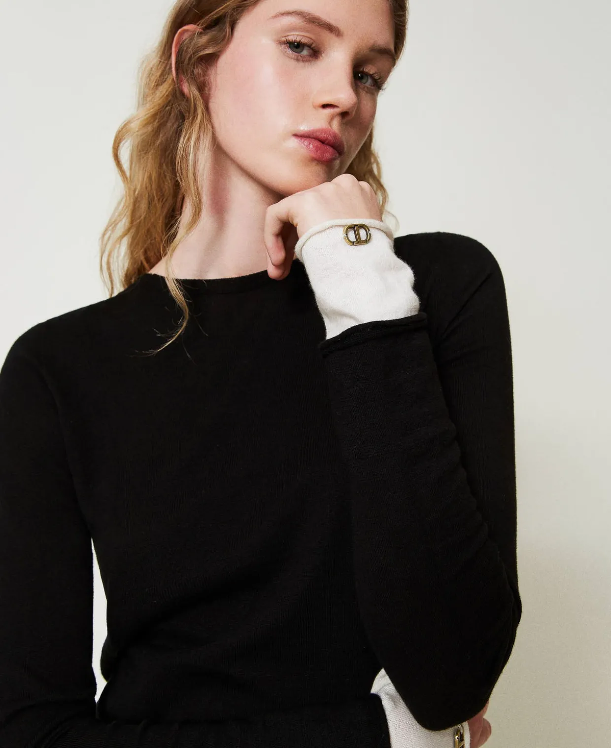 Pullover Mit Kontrastdetails Und Oval Ts