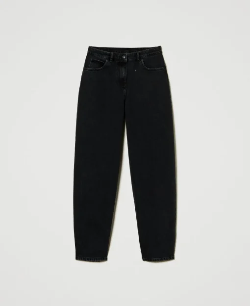 Schwarze Carrot-Fit-Jeans Mit Fünf Taschen