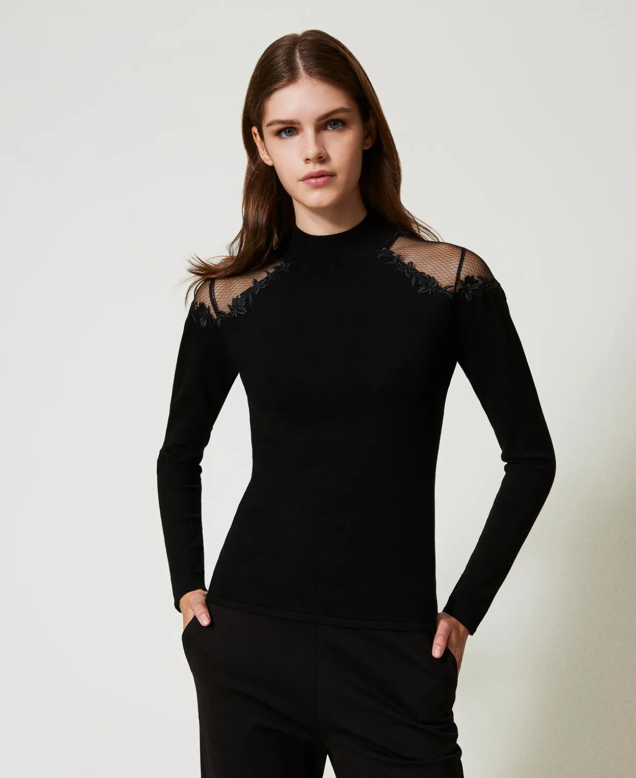 Stehkragenpullover Mit Tüll Und Stickerei