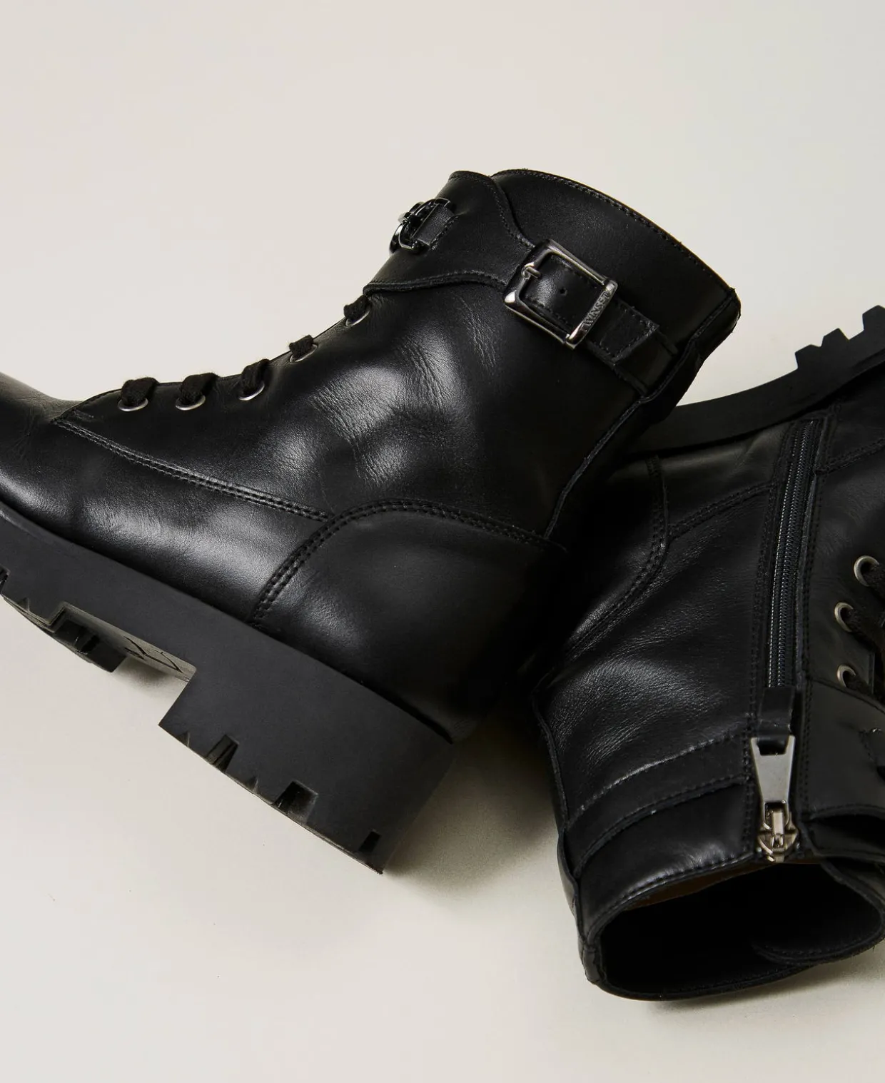 Stiefelette Aus Leder Mit Riemen