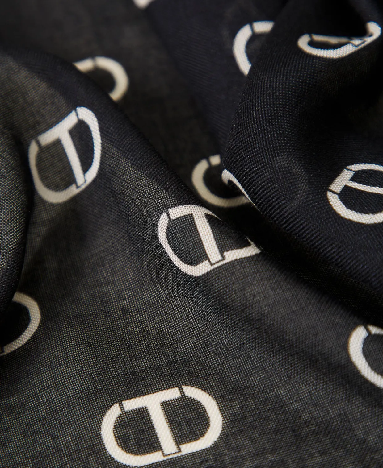 Tuch Mit Schleifenprint Und Logos