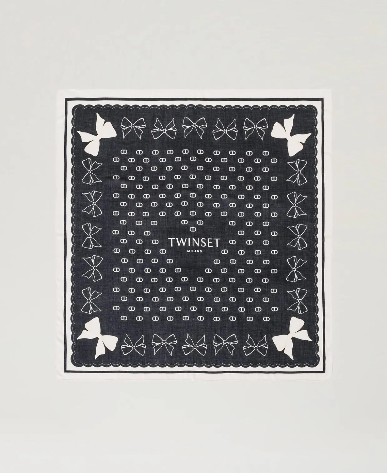 Tuch Mit Schleifenprint Und Logos