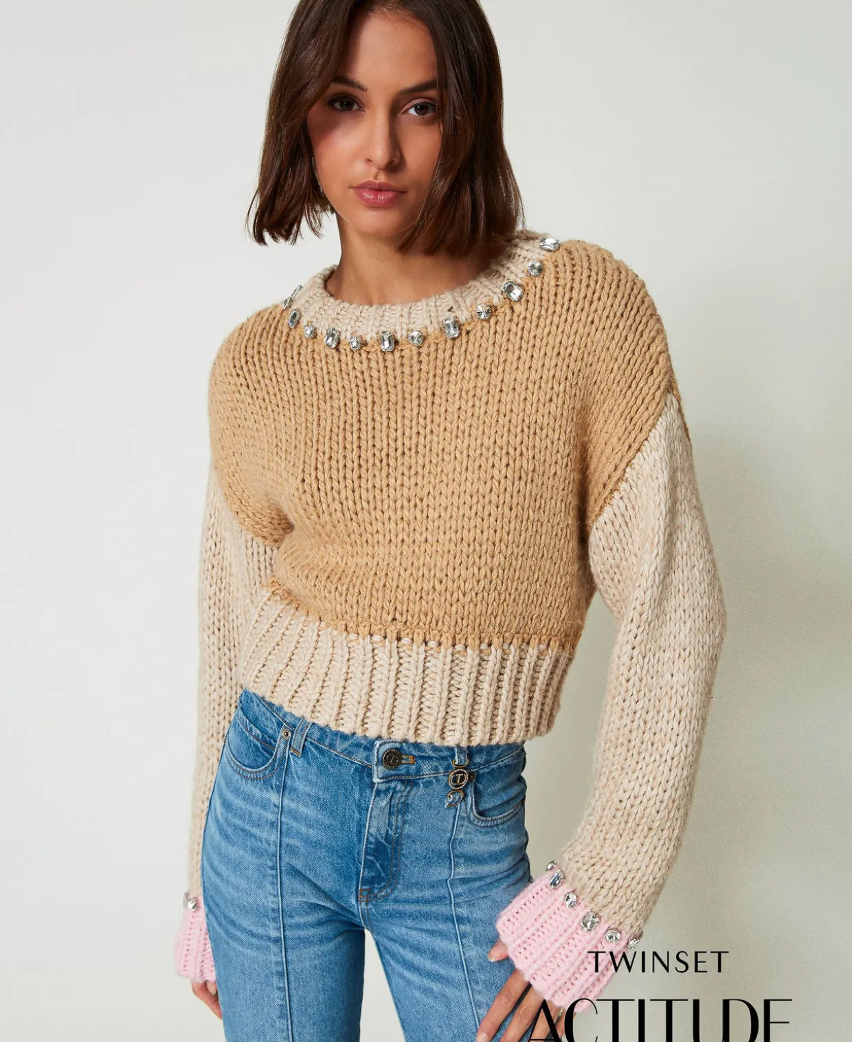 Von Hand Bestickter Color-Block-Pullover