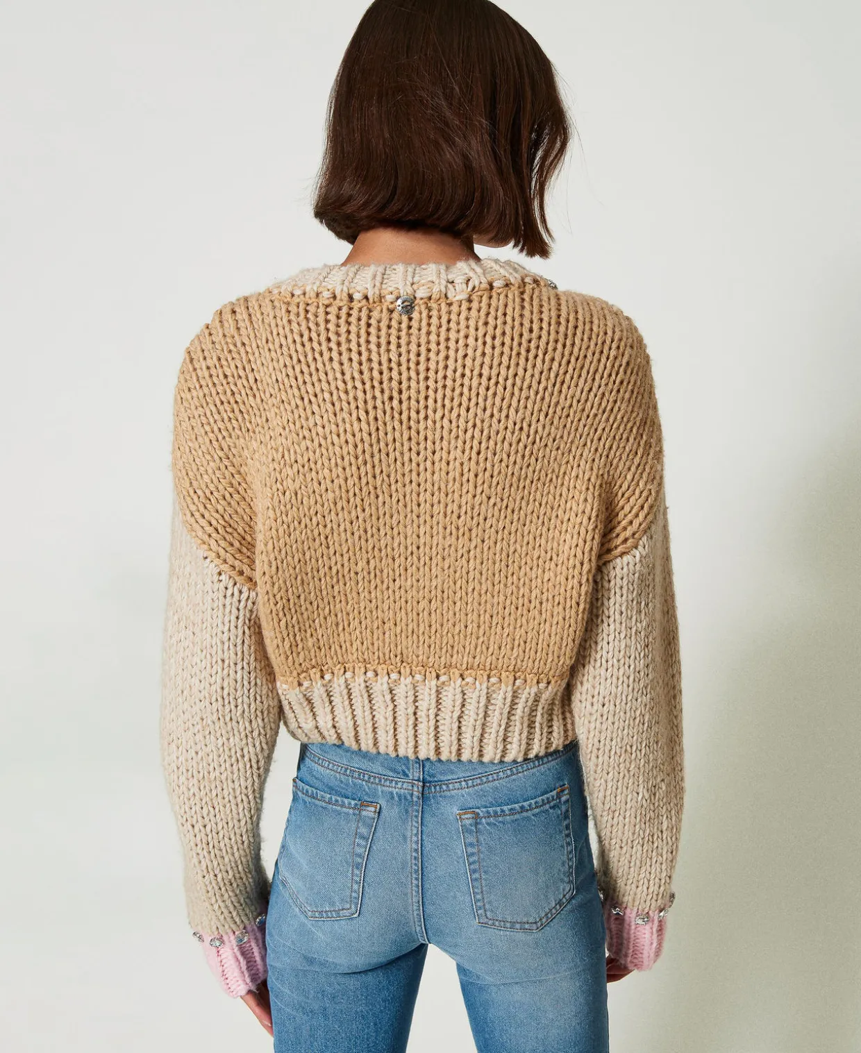 Von Hand Bestickter Color-Block-Pullover