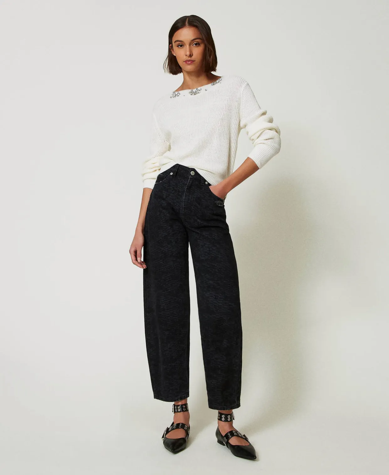 Von Hand Bestickter Pullover